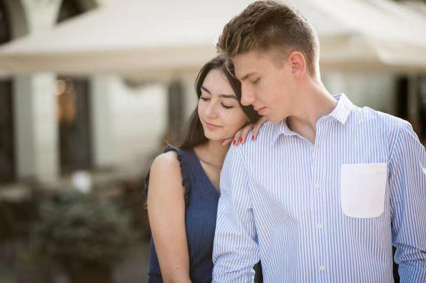 未婚男喜欢已婚女是什么心态（未婚男为何喜欢已婚女）