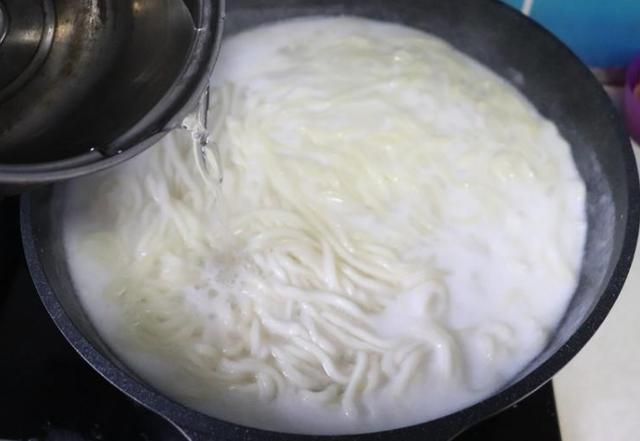 手擀面煮多久（手擀面煮制时间）
