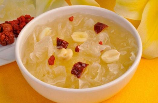孕妇吃银耳对胎儿好吗（孕期食用银耳的影响和益处）