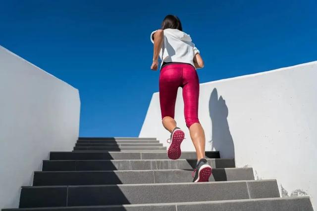 爬楼梯最容易瘦哪里（楼梯锻炼如何有效减肥？）