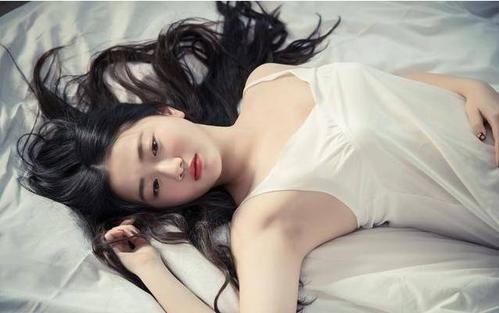 女生下面是什么味道（女生私处的气味问题解析）