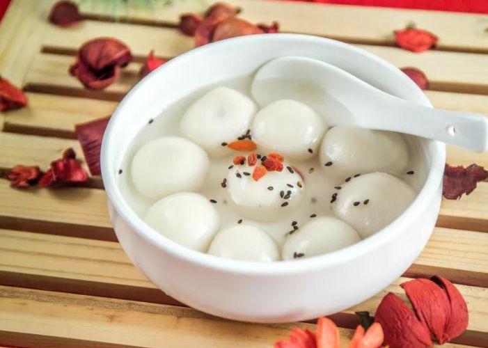 汤圆变红是什么原因（汤圆为什么会变红）