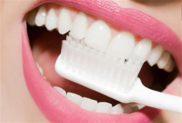 女性生理期可以洗牙吗？科学与健康并行的洗牙解析